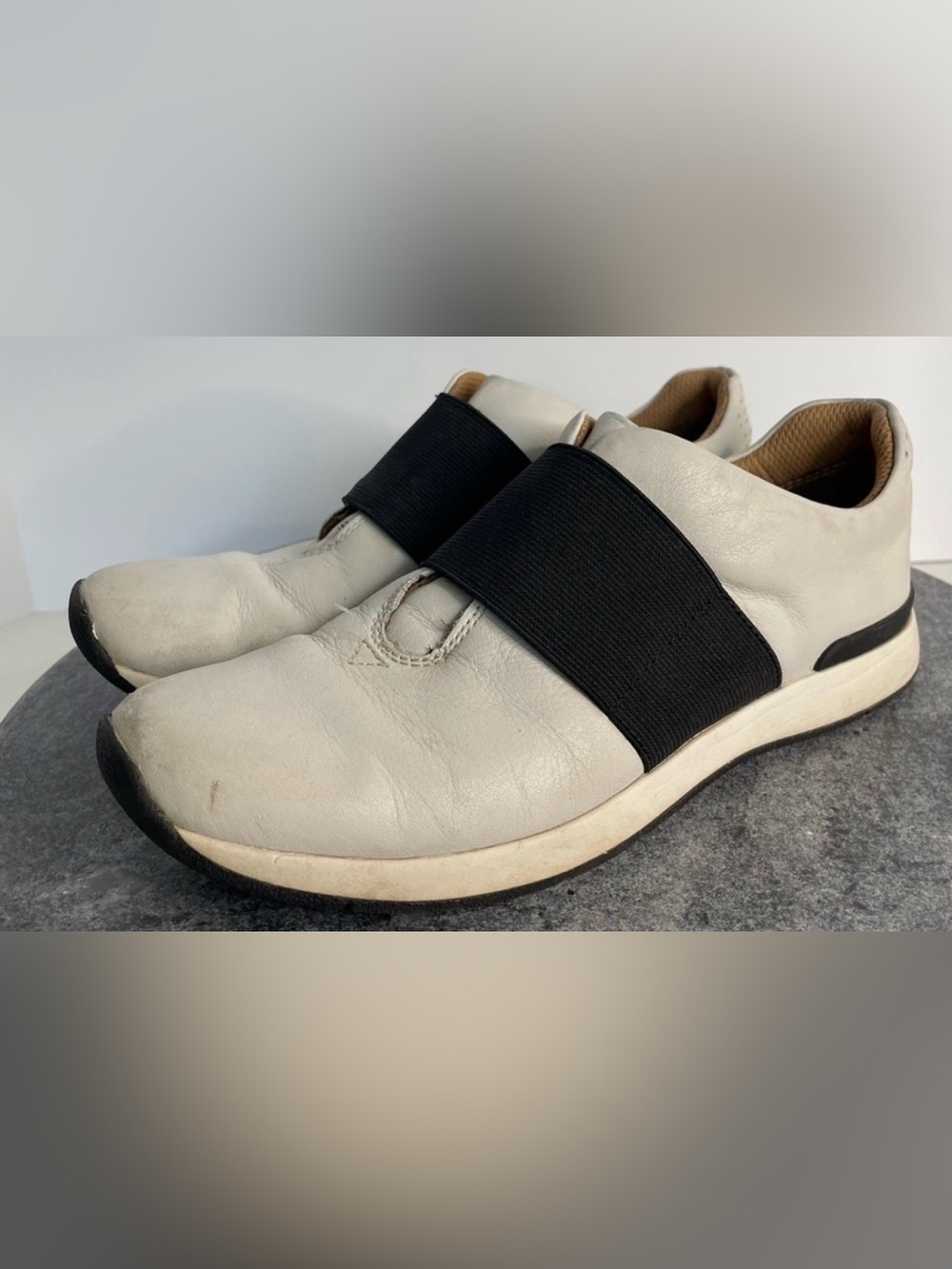 Vionic Codie White And Black Leather Slip On Sneakers 6.5